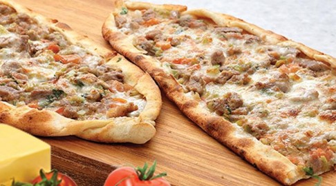 Kuşbaşılı Kaşarlı Pide
